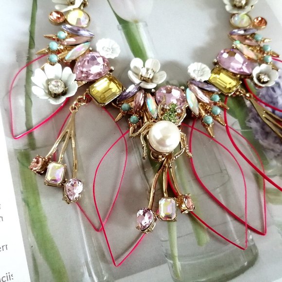 BETSEY JOHN Buzz Off Lucite Frontal Necklace - Picture 8 of 12